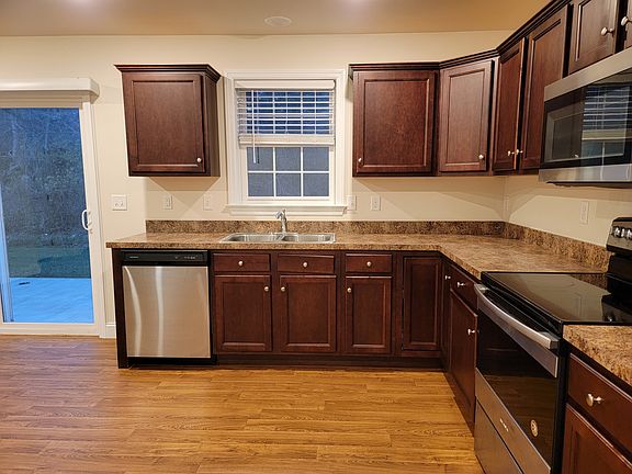 3rd image of 143 Cedarwood Dr