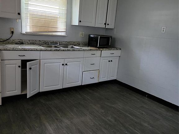 4th image of 4023 Darby St