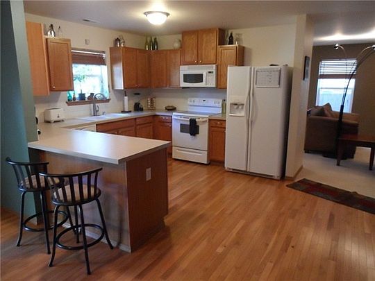 2nd image of 1528 203rd Street Ct E