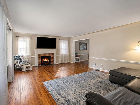 4th image of 405 Marcelletti Ave