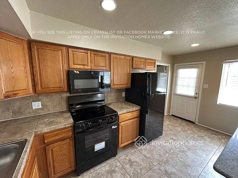 5625 W Pierson St — Photo 9