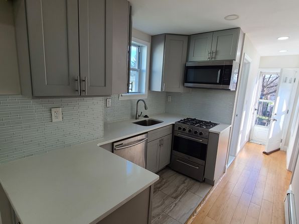 922 Logan Ave #1