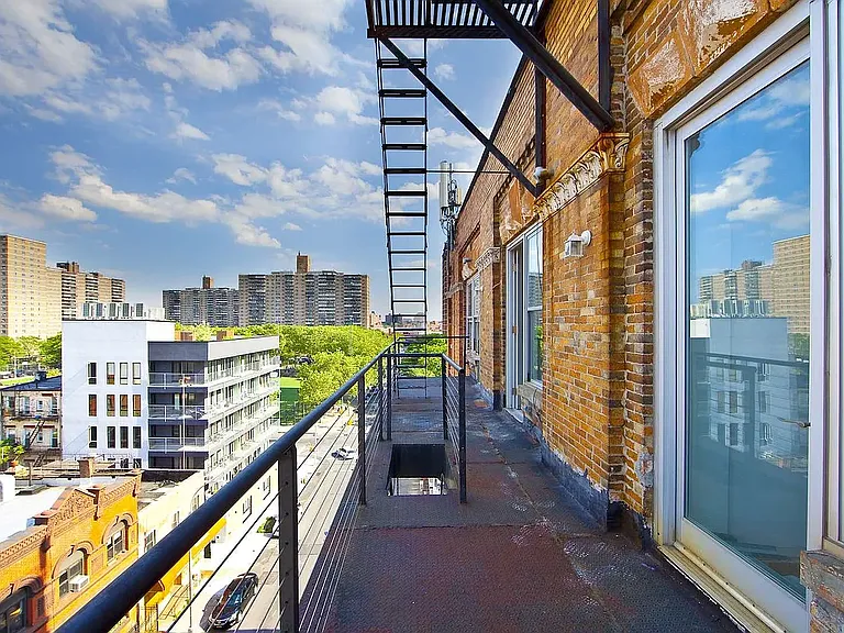 347 Lorimer St #6A — Photo 8