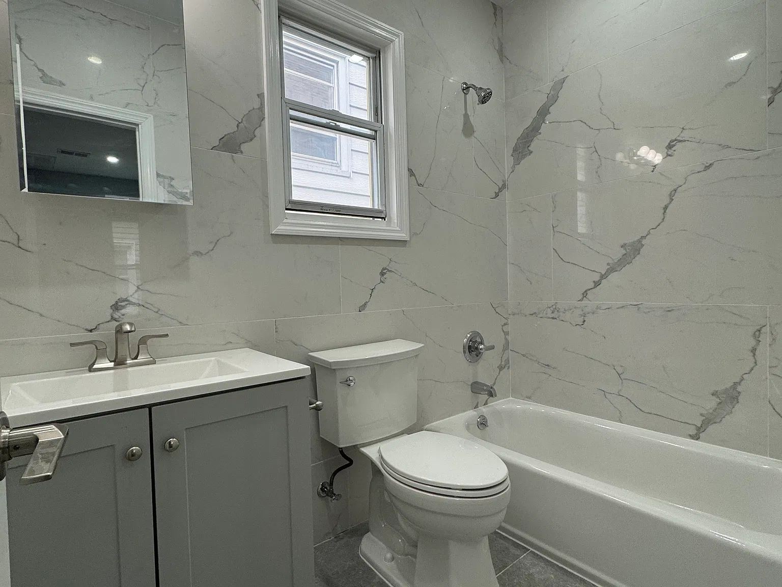 3 bed, 1000 sqft, $2,500 — Photo 3