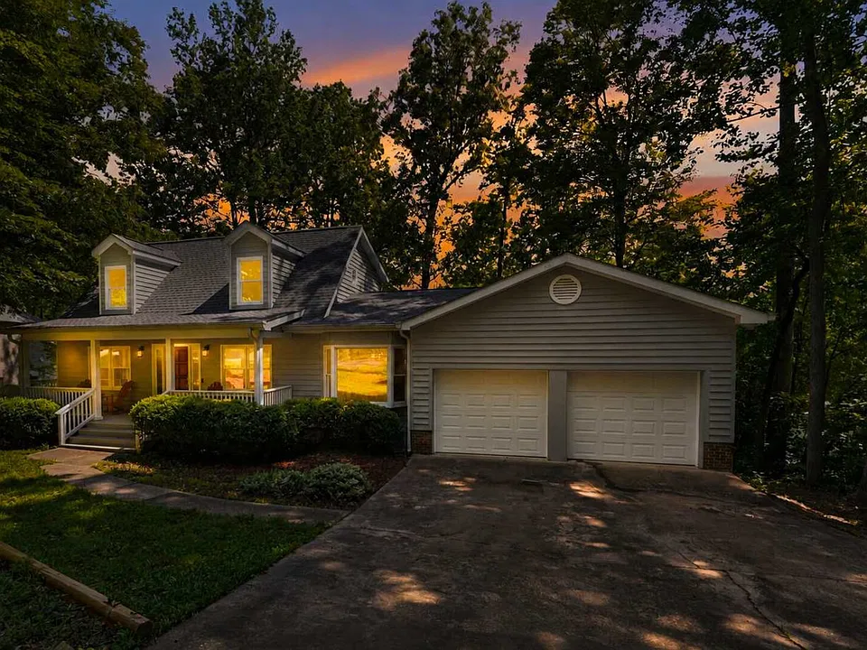 Woodhill Cove Ln