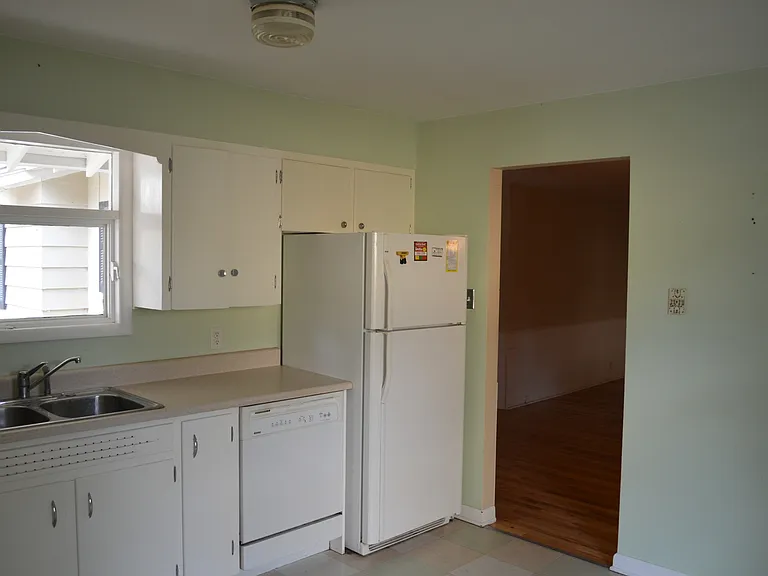 137 Yale Ave — Photo 5