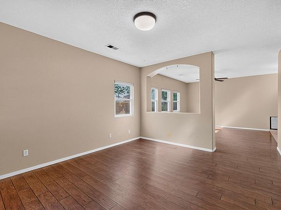 5th image of 982 Dry Creek Ct NE