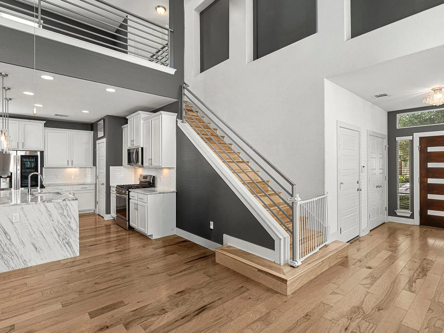 3 bed, 2.5 bath, 2035 sqft, $3,300 — Photo 3