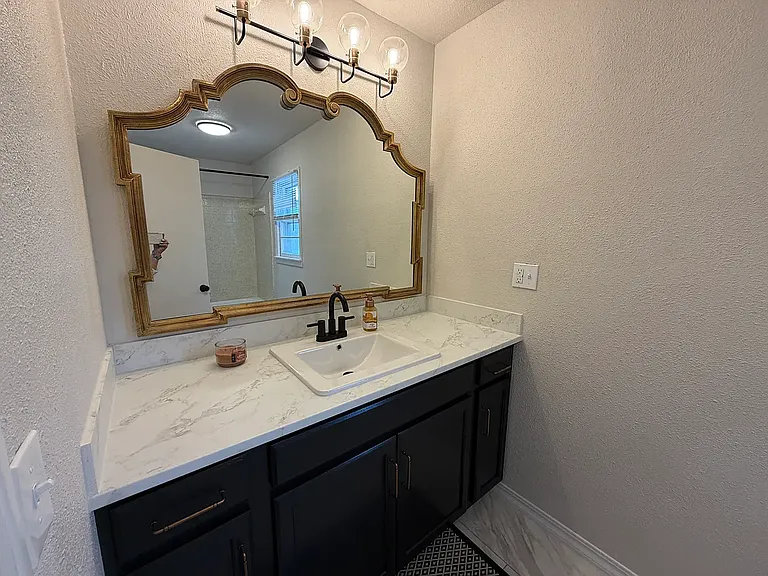 1038 E Walnut St — Photo 17