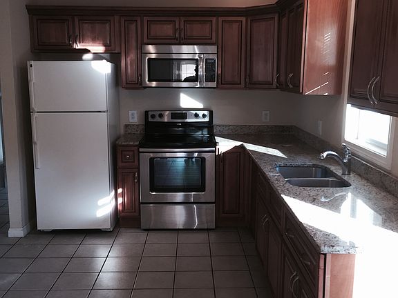 4th image of 623 Fruit Hill Ave