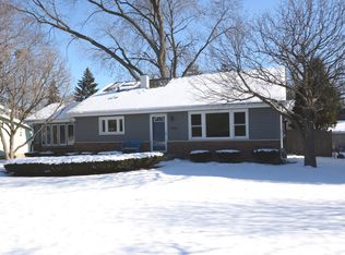 2220 Forest Ave, Rolling Meadows, IL 60008