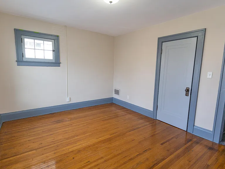 209 Clinton St — Photo 15