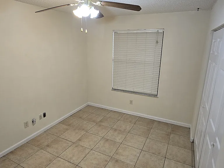 176 N Roscoe Blvd — Photo 19