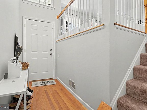 5th image of 102 Woodside Ct