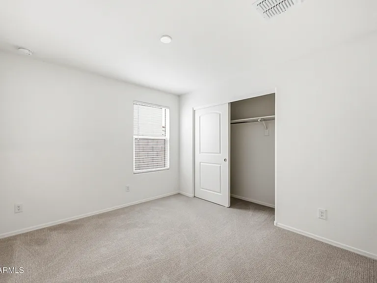 24661 W Jessica Ln — Photo 7