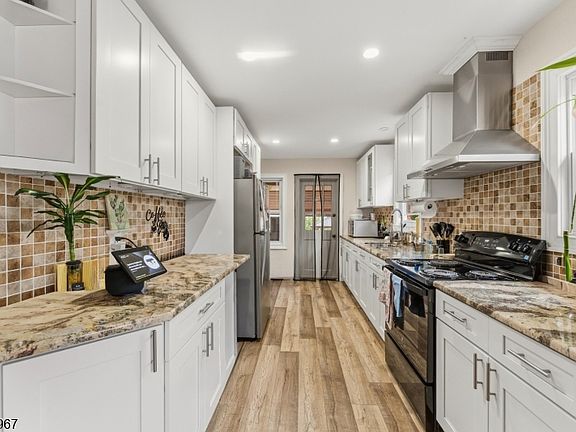 4th image of 611 Sheridan Ave