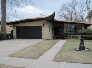8001 Country Club Ln, Riverside, IL 60546