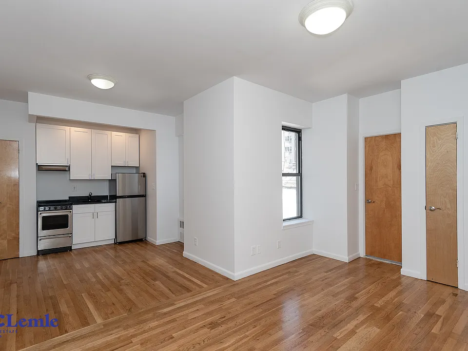 141 E 26th St #6A