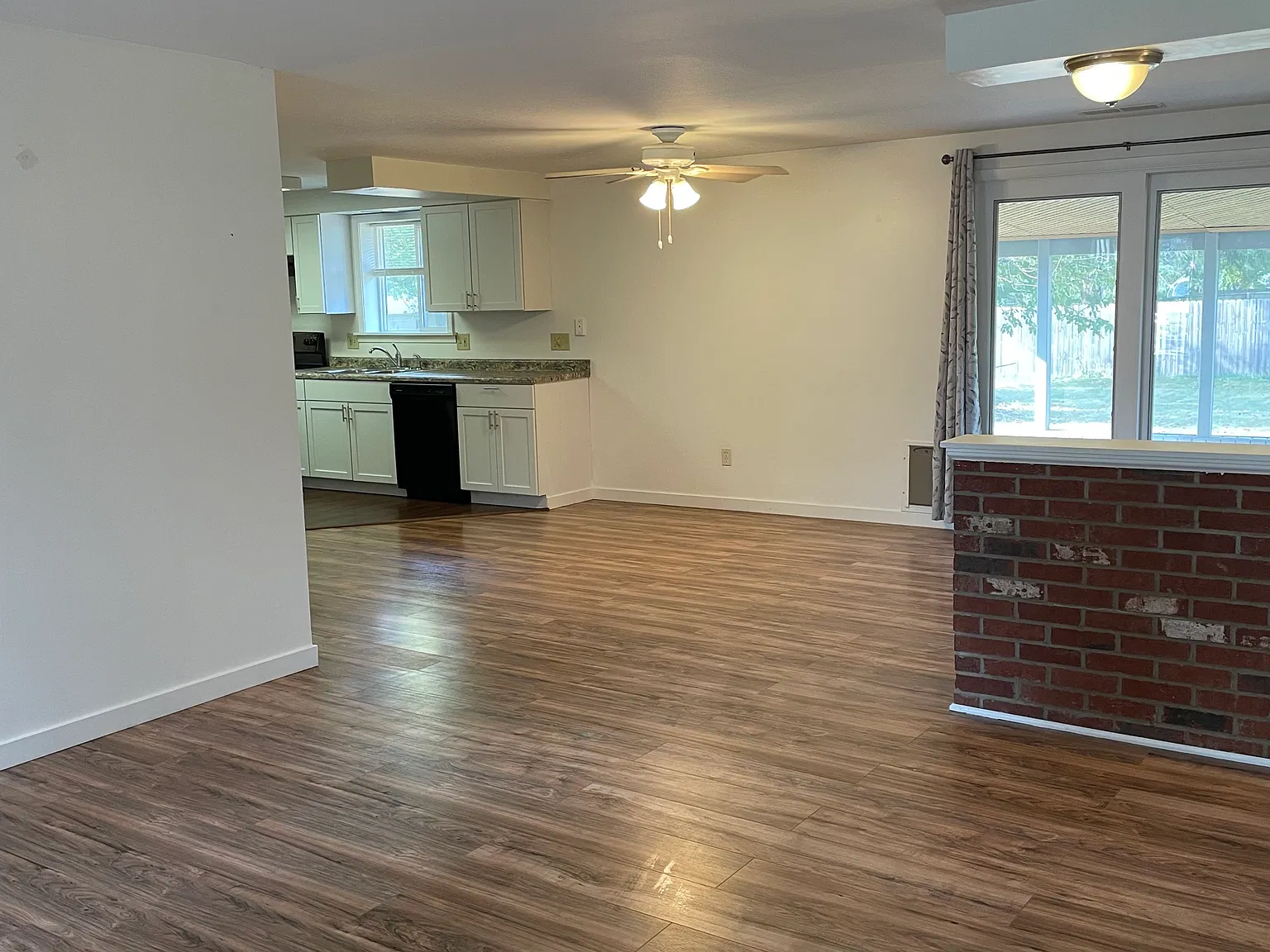 2 bed, 988 sqft, $1,400 — Photo 3