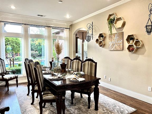 4th image of 31 Pecan Grove Cir