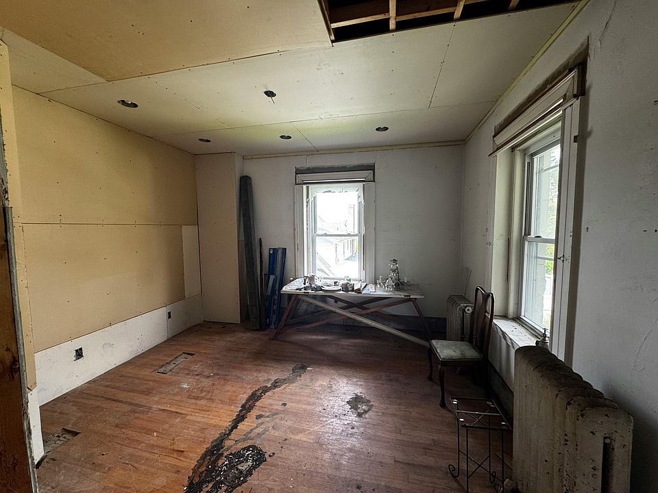 22nd image of 1021 Richmont St