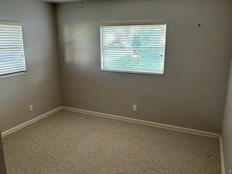 504 N Beverly Ave — Photo 8