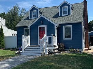 24 Hanover Pl, Merrick, NY 11566