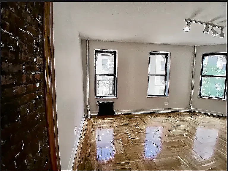 610 W 150th St — Photo 2