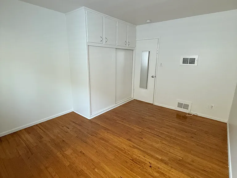 446 E Cypress Ave — Photo 7