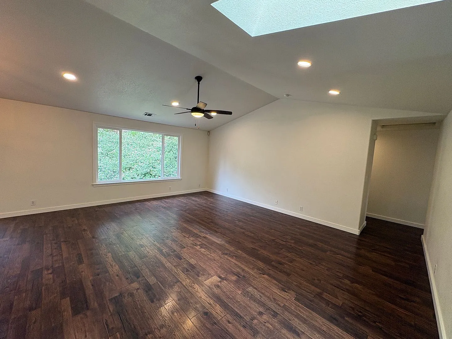3 Bed 2 Bath Home — Photo 4