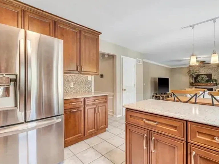 989 Oakwood Farms Ln — Photo 7