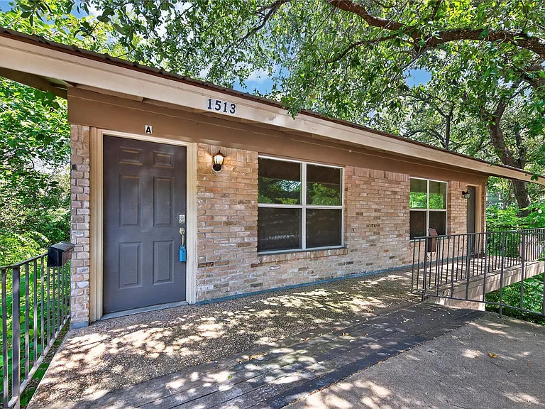 1513 Travis Heights Blvd #A — Photo 14
