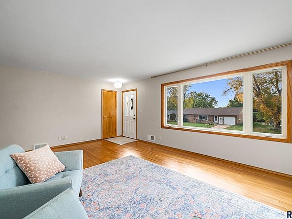 4th image of 908 S Paulton Ave