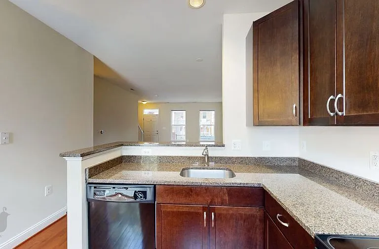720 Barnes St NE — Photo 14