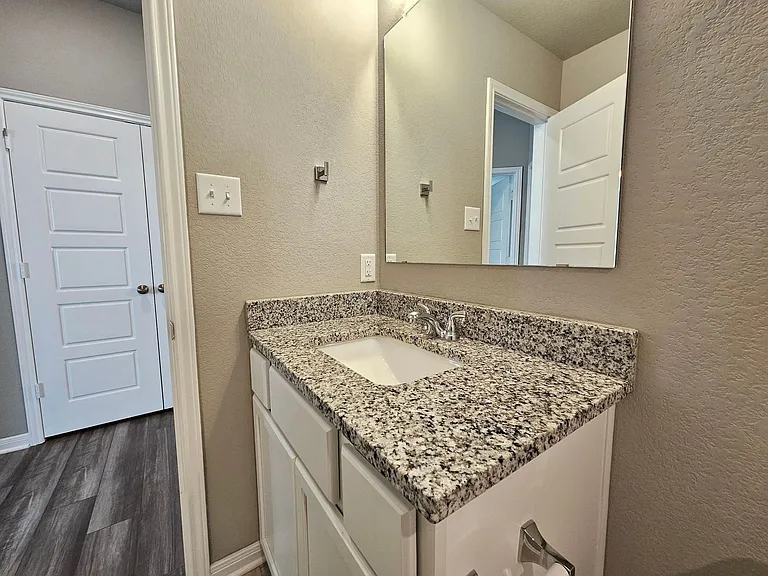 910 James Parker Cir — Photo 15
