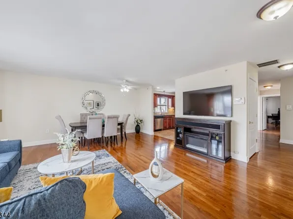 29 E Price St #6, Linden City, NJ 07036