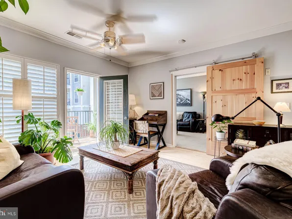 4850 Eisenhower Ave Unit 313, Alexandria, VA 22304
