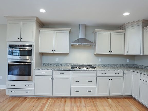 5th image of 30 Majestic Ave #54