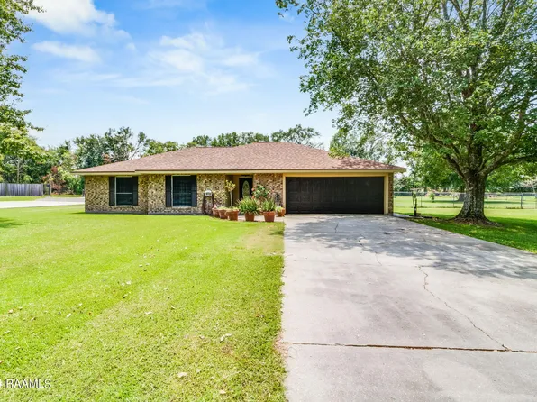 109 Little Farms Rd, Youngsville, LA 70592