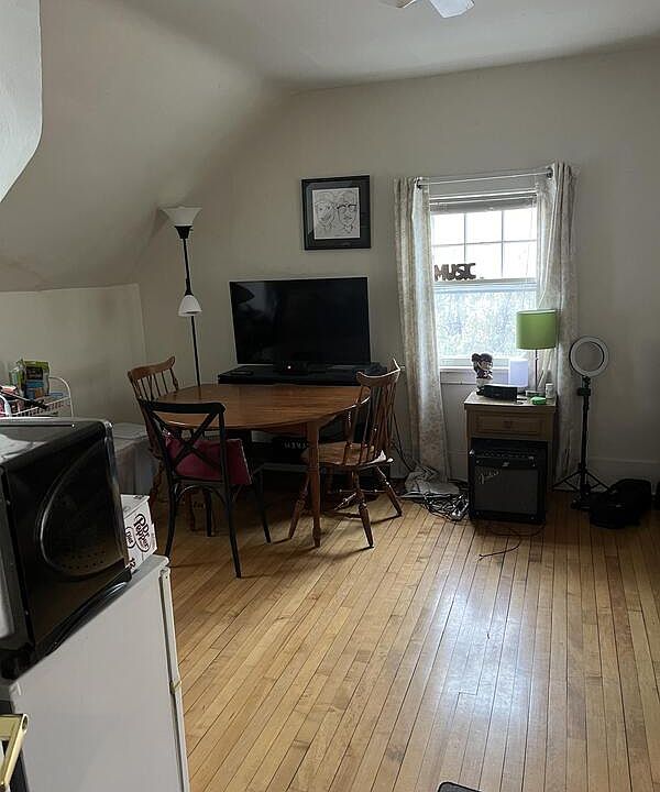1st image of 240 W Lakelawn Pl #7