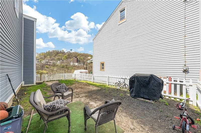 2nd image of 4724 Juniper St
