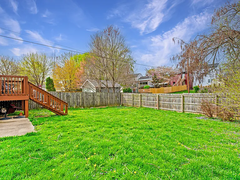 1218 Fischer Ave — Photo 3