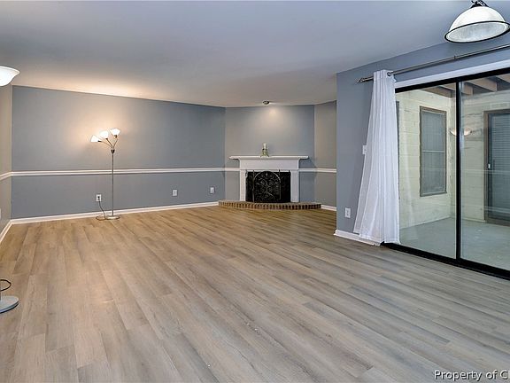 4th image of 304 Patriot Ln #C