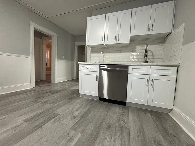 1158 Howard Ave #1 — Photo 3
