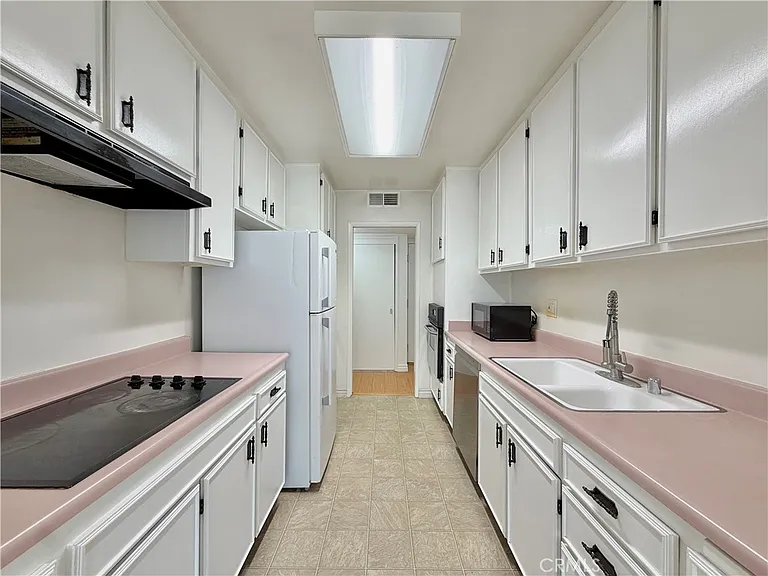 14141 Dickens St — Photo 6