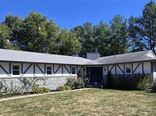266 Savoy Dr, Lake Saint Louis, MO 63367