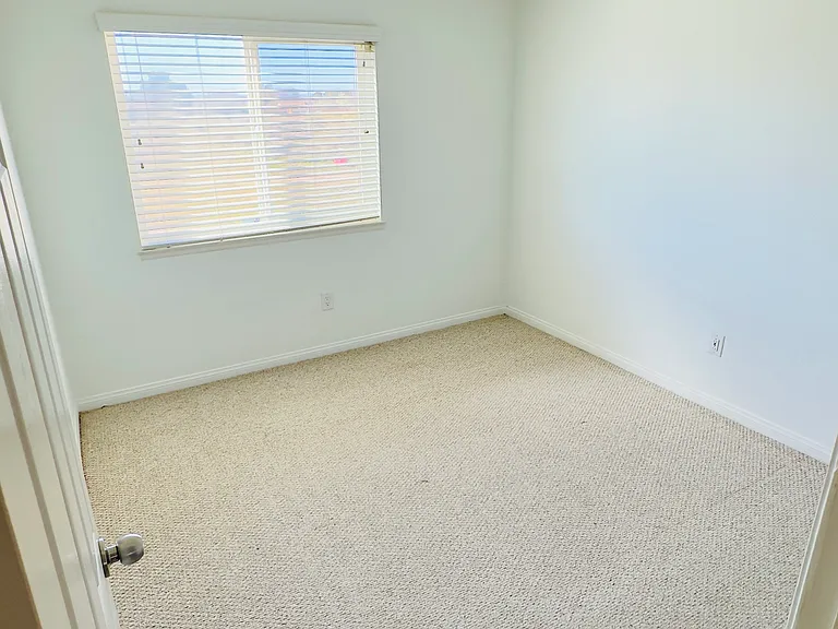 44035 Rodin Ave — Photo 19