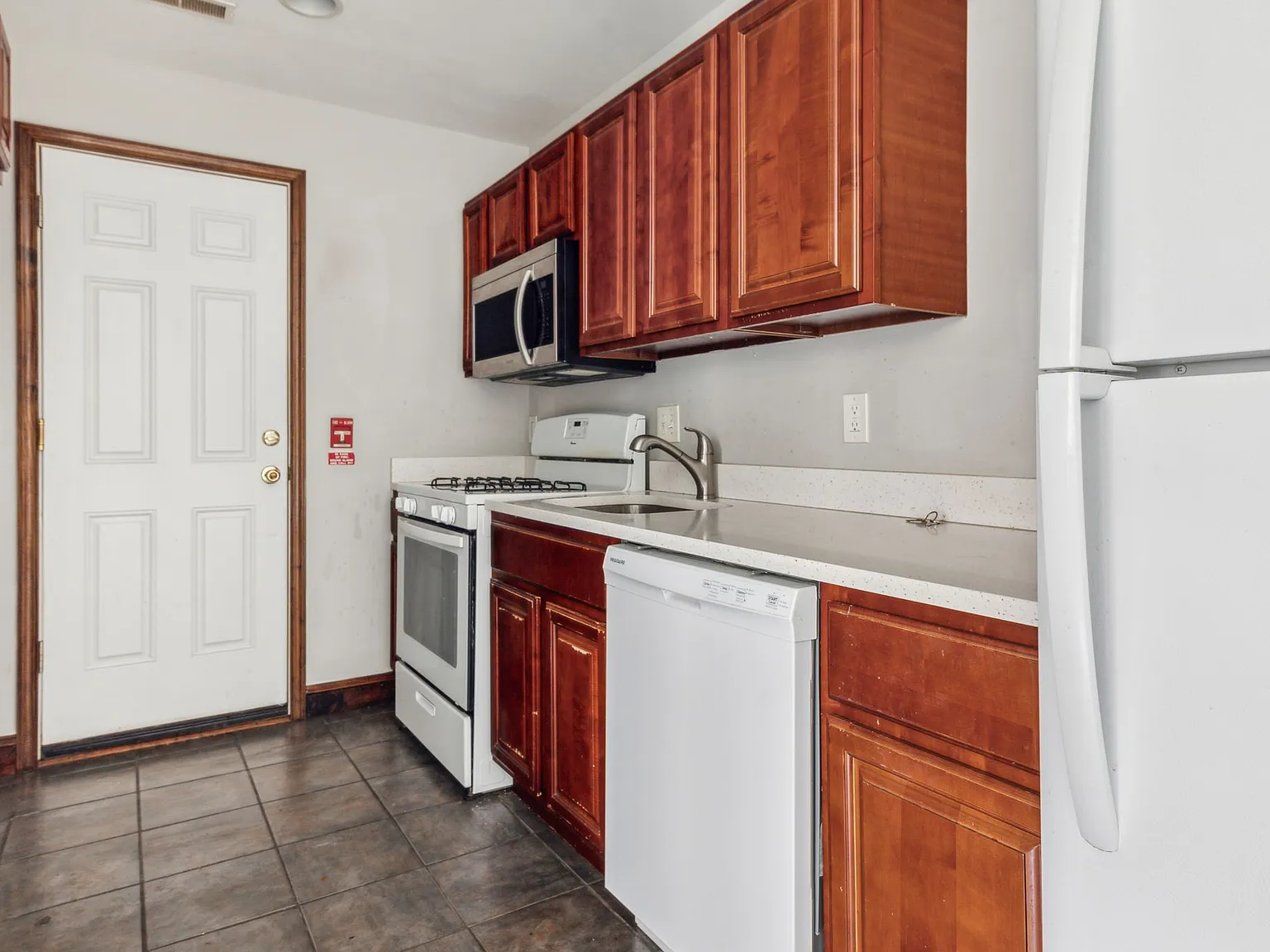 1 bed, $990 — Photo 2