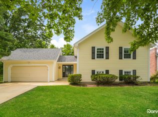 15027 Isleview Dr, Chesterfield, MO 63017