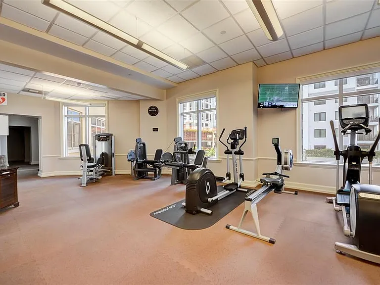 300 Beach Dr NE #305 — Photo 31